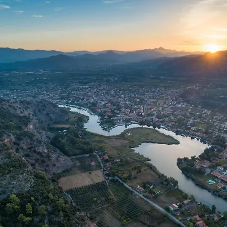 فيلة Bercu Paradise